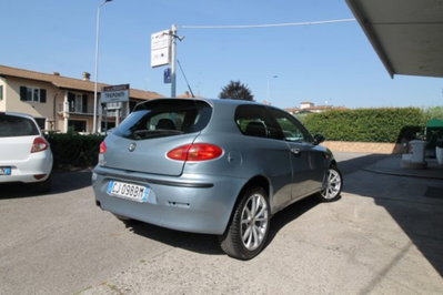 Alfa Romeo 147 1.9 JTD 16V cat 3 porte Distinctive (3)
