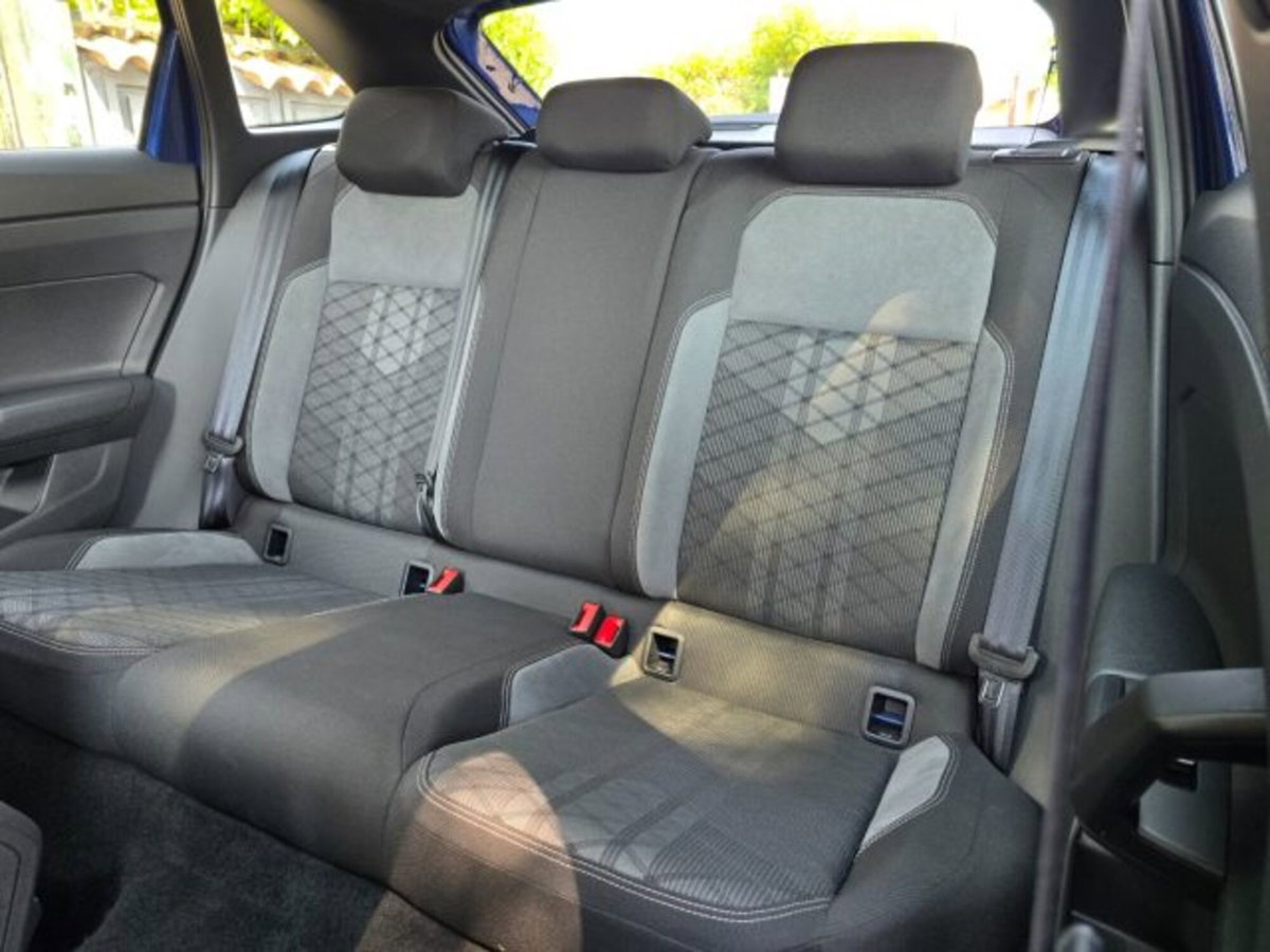 Volkswagen Taigo 1.0 tsi R-Line 115cv (9)