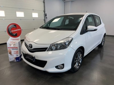 Toyota Yaris 1.0 5 porte Lounge (3)