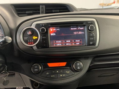 Toyota Yaris 1.0 5 porte Lounge (9)