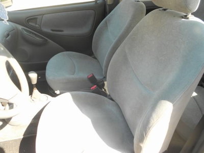 Toyota Yaris 16V cat 3 porte (4)
