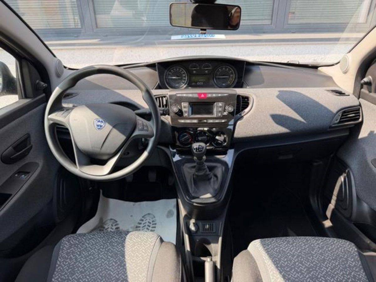Lancia Ypsilon 1.0 FireFly 5 porte S&S Hybrid Silver Plus (10)