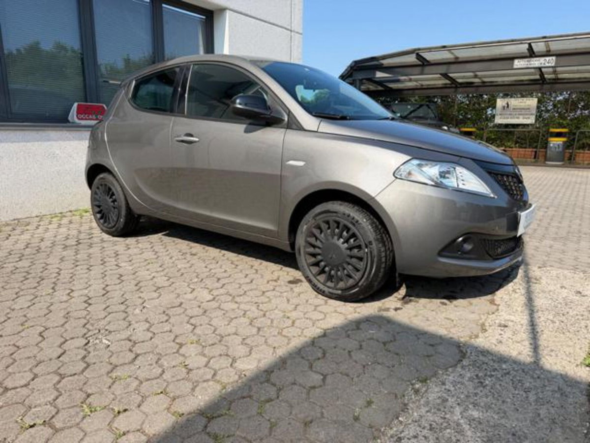 Lancia Ypsilon 1.0 FireFly 5 porte S&S Hybrid Silver Plus (3)