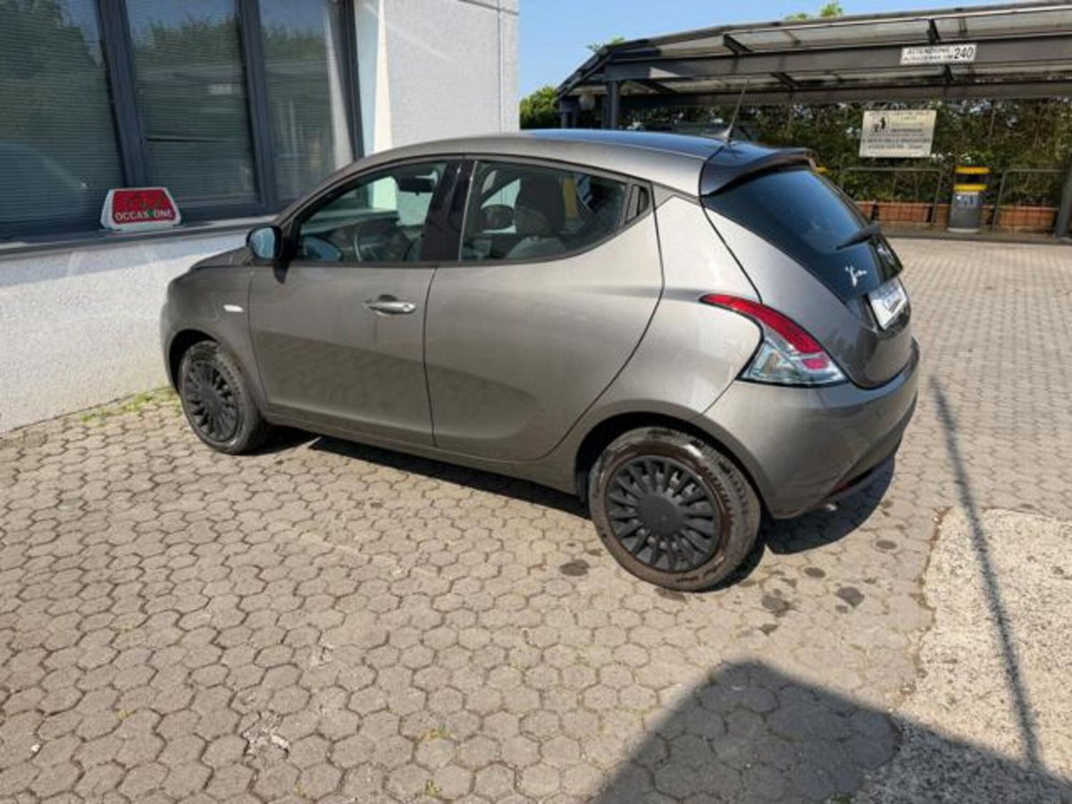 Lancia Ypsilon 1.0 FireFly 5 porte S&S Hybrid Silver Plus (7)