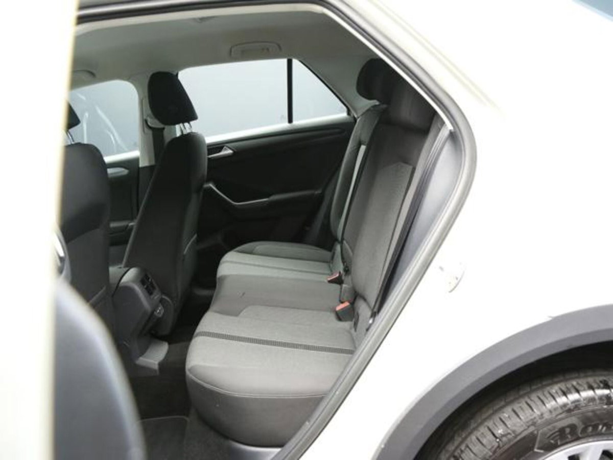 Volkswagen T-Roc 1.0 TSI Life (9)