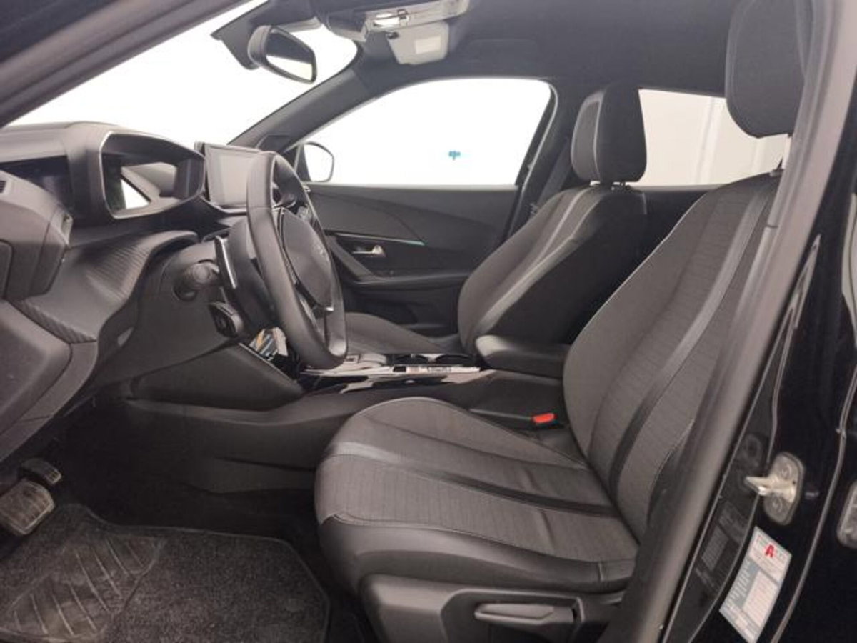 Peugeot 2008 BlueHDi 130 S&S EAT8 Allure Pack (11)