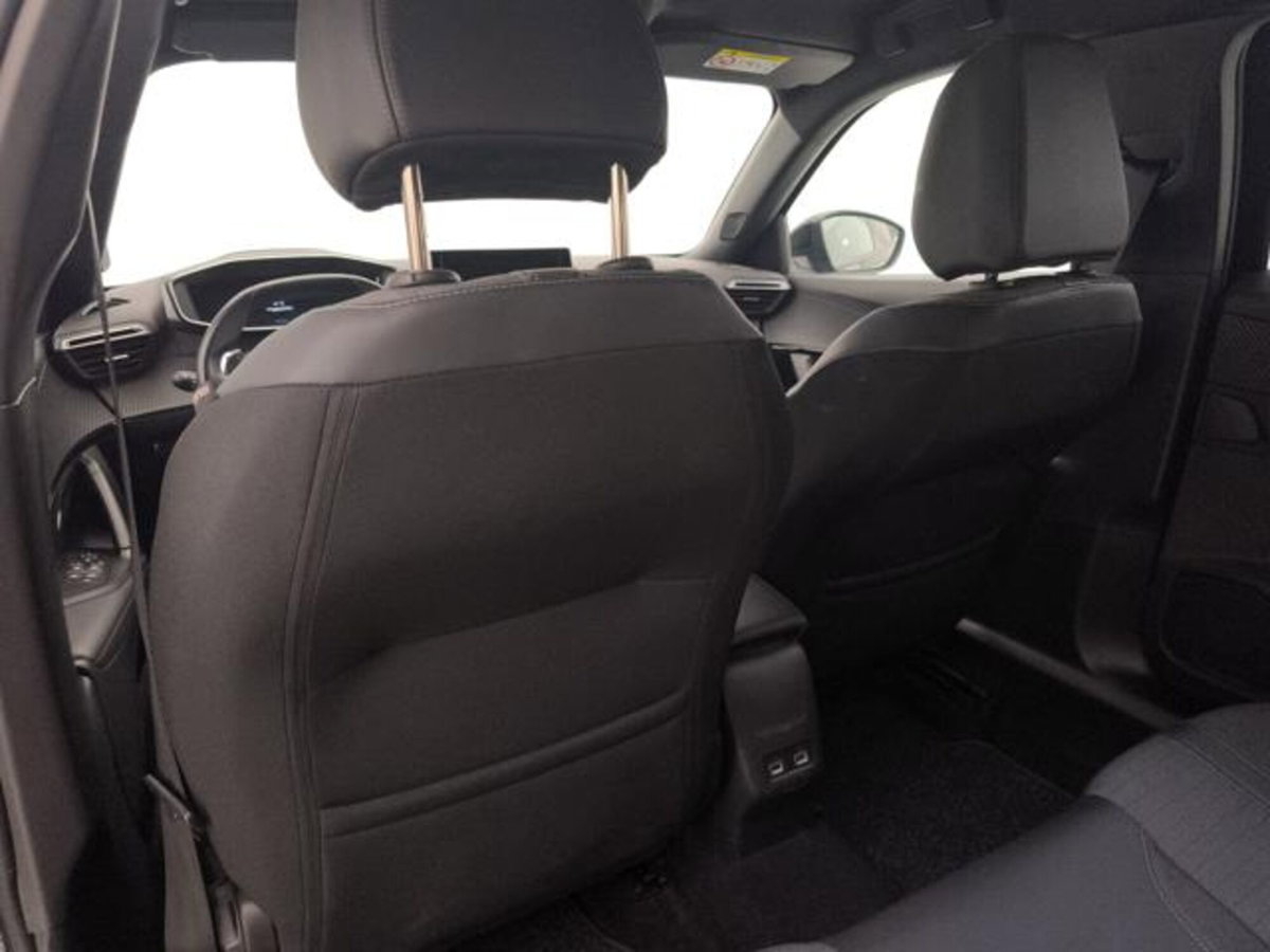 Peugeot 2008 BlueHDi 130 S&S EAT8 Allure Pack (19)
