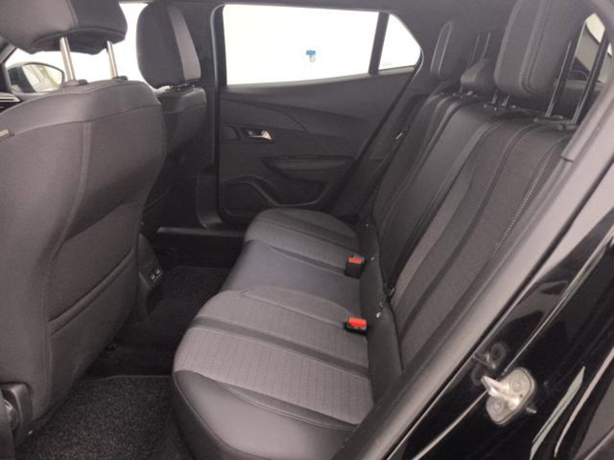 Peugeot 2008 BlueHDi 130 S&S EAT8 Allure Pack (20)