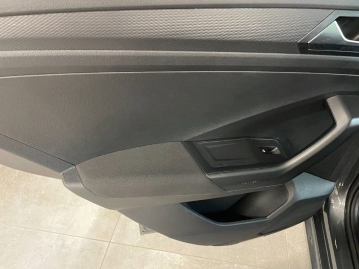 Volkswagen T-Roc 1.0 TSI Life (12)