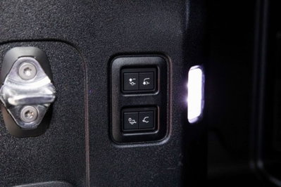 Land Rover Defender 110 3.0D I6 300 CV AWD Auto 75th Limited Edition (13)