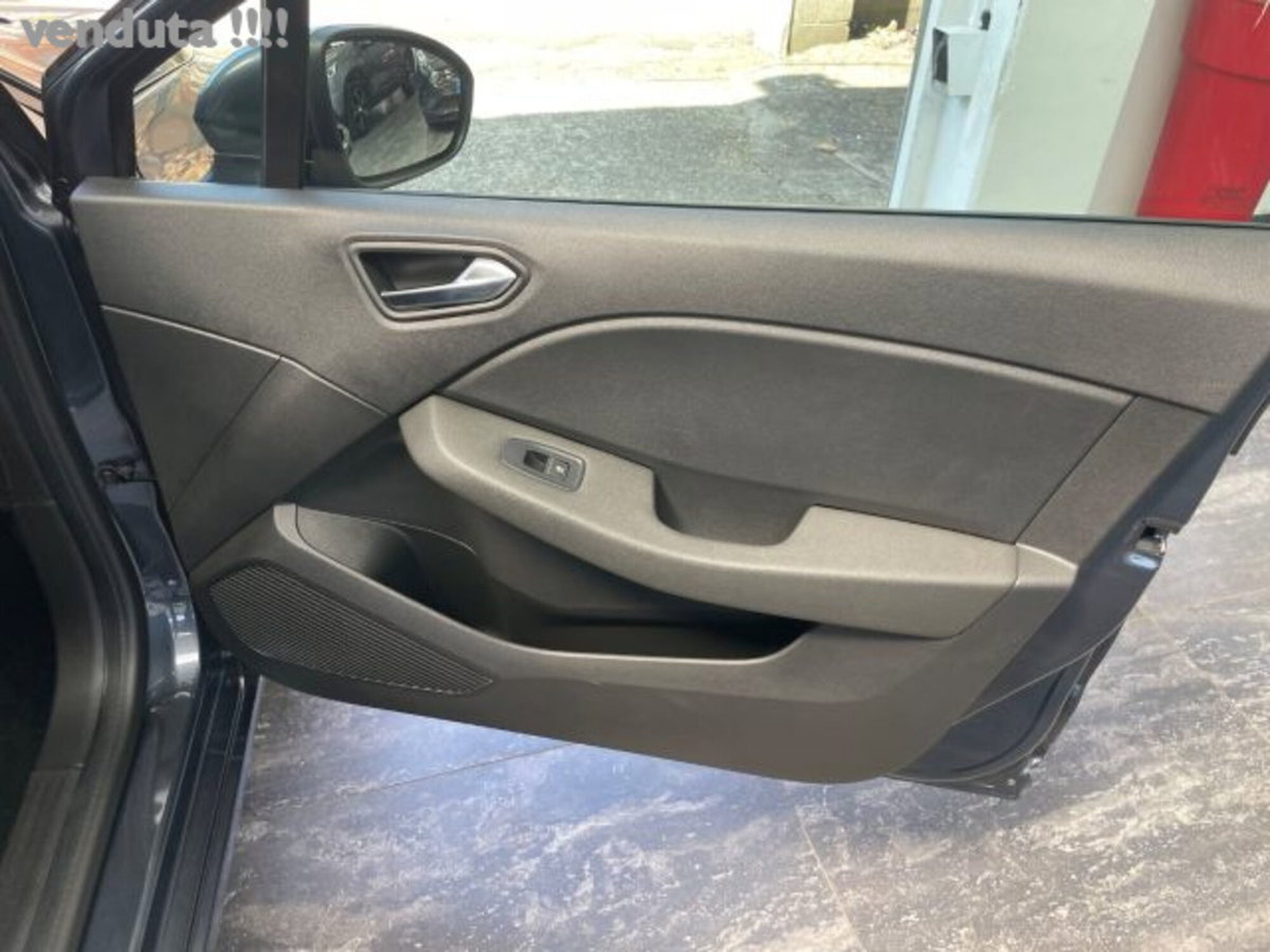 Renault Clio Blue dCi 100 CV 5 porte Business (9)