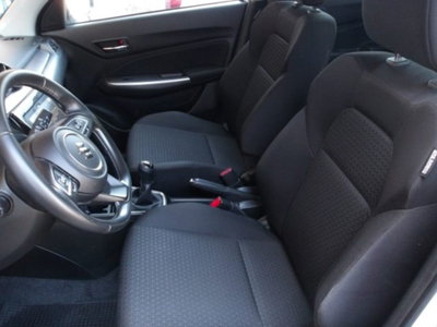 Suzuki Swift 1.2h Top 2wd (10)
