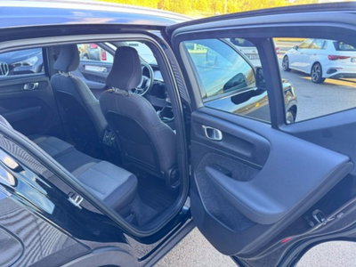 Volvo XC40 T2 automatico Core (18)