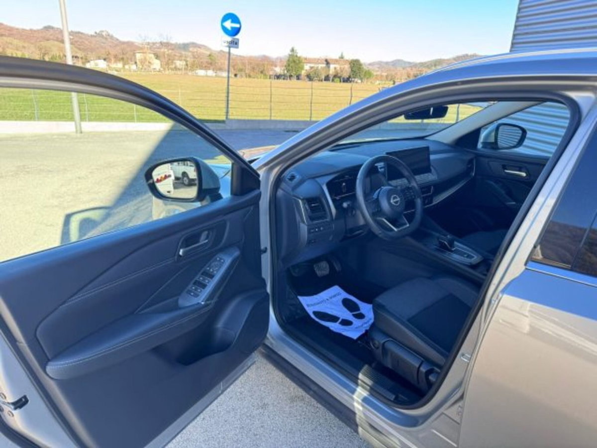 Nissan Qashqai 1.3 mhev N-Connecta 2wd 158cv (18)