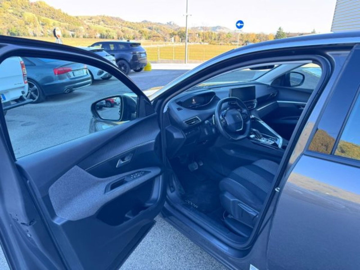 Peugeot 3008 BlueHDi 130 S&S EAT8 Allure Pack (9)