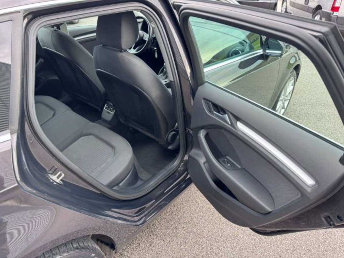Audi A3 Sportback 1.6 TDI clean diesel Admired (19)
