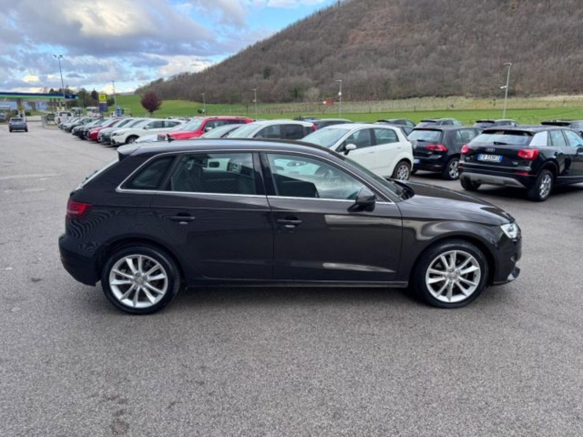 Audi A3 Sportback 1.6 TDI clean diesel Admired (4)