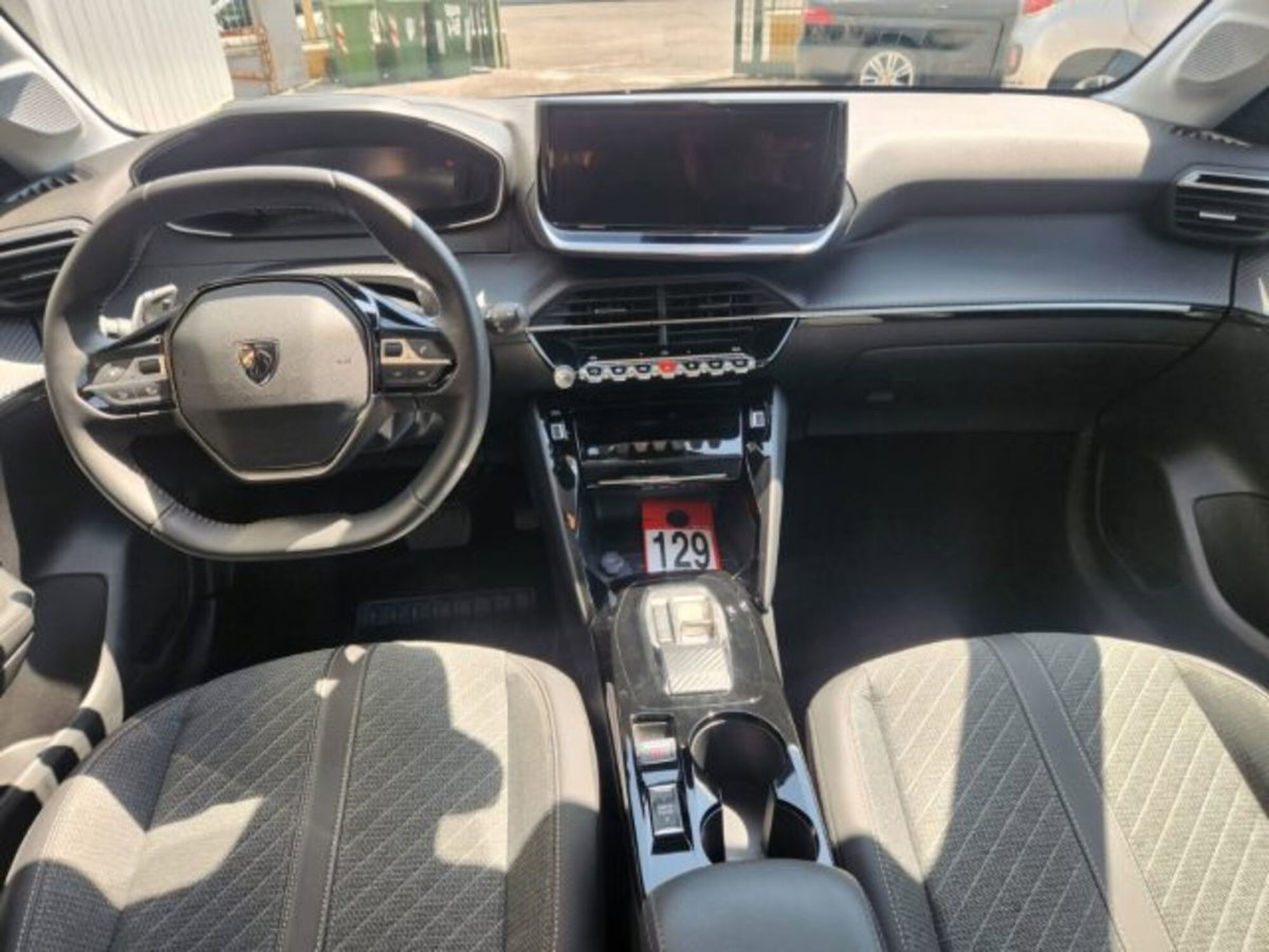 Peugeot 208 50 kWh Allure (11)
