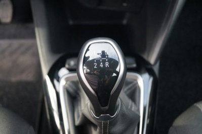 Opel Corsa 1.2 Edition (14)