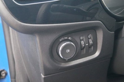 Opel Corsa 1.2 Edition (8)