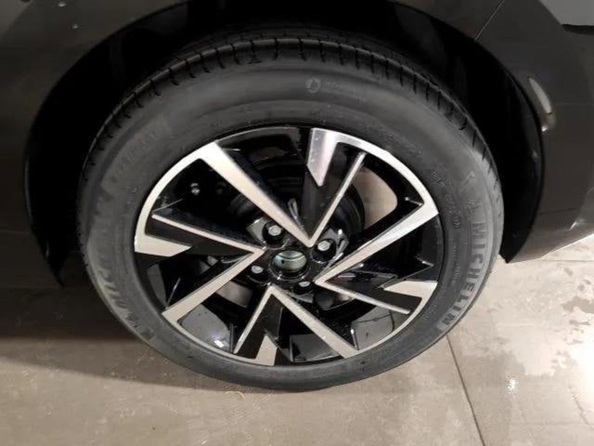 Opel Corsa 1.2 GS s&s 100cv (7)