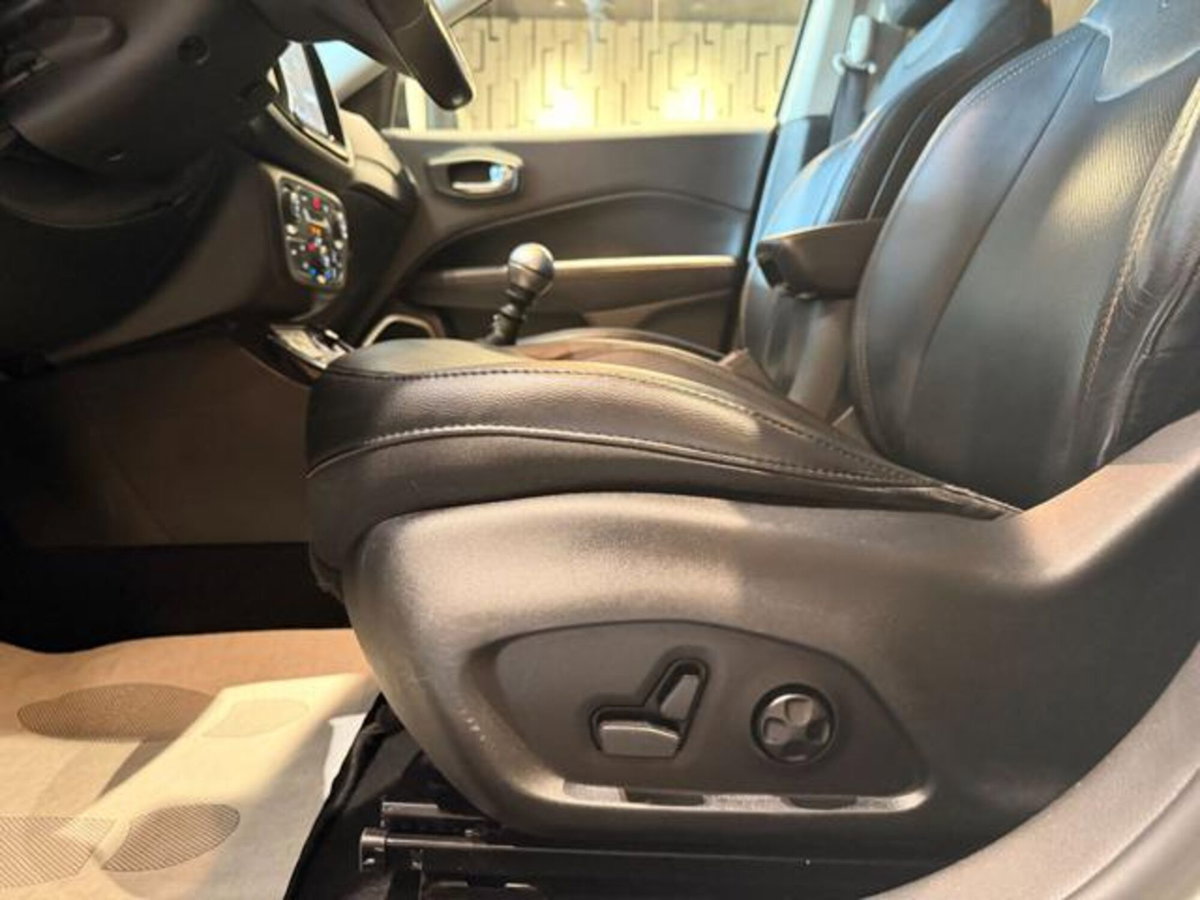 Jeep Compass 1.6 Multijet II 2WD Limited (17)