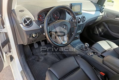 Mercedes-Benz Classe B 200 d Premium (9)