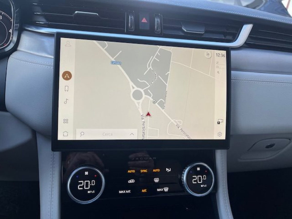 Jaguar F-Pace 2.0 D 163 CV AWD aut. R-Dynamic S (11)