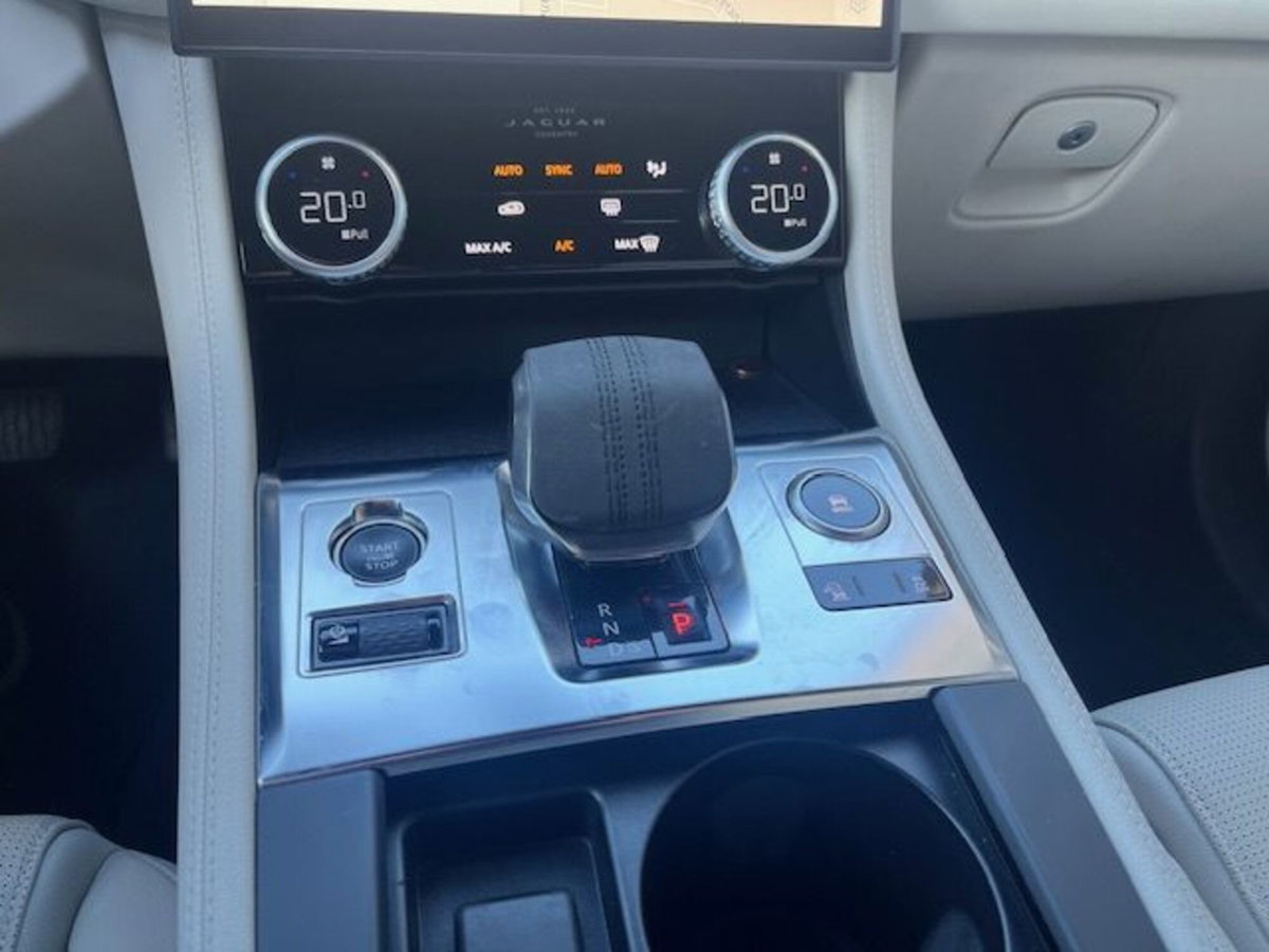 Jaguar F-Pace 2.0 D 163 CV AWD aut. R-Dynamic S (12)