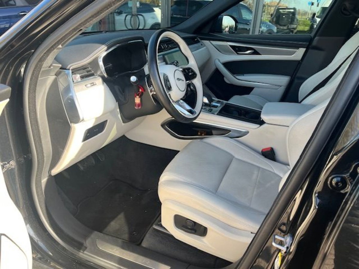 Jaguar F-Pace 2.0 D 163 CV AWD aut. R-Dynamic S (6)