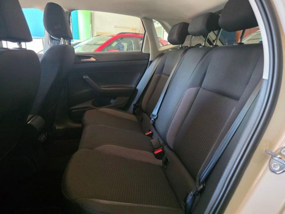 Volkswagen Polo 1.0 evo Life 80cv (16)