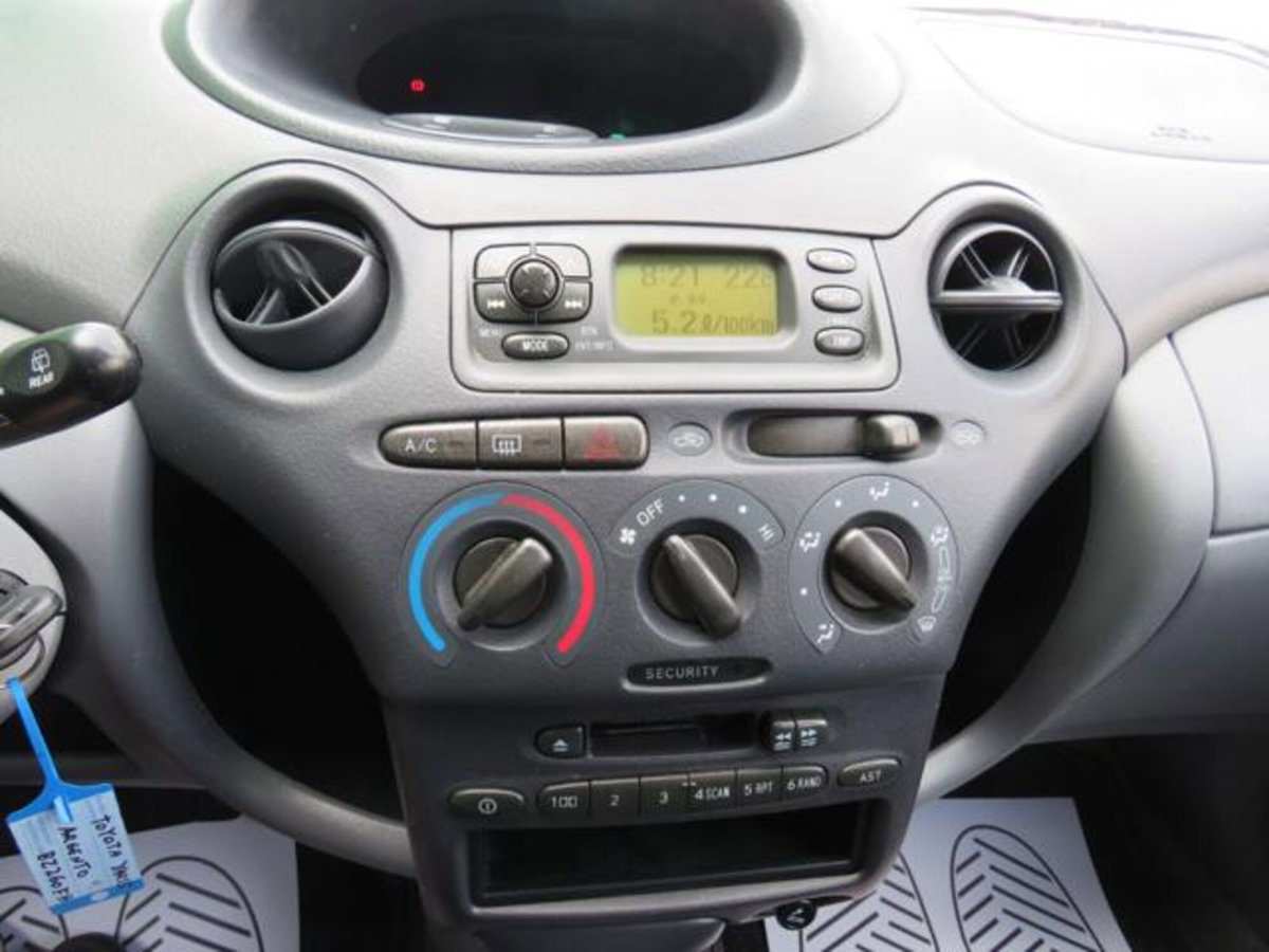Toyota Yaris 16V cat 5 porte Sol '03 (10)