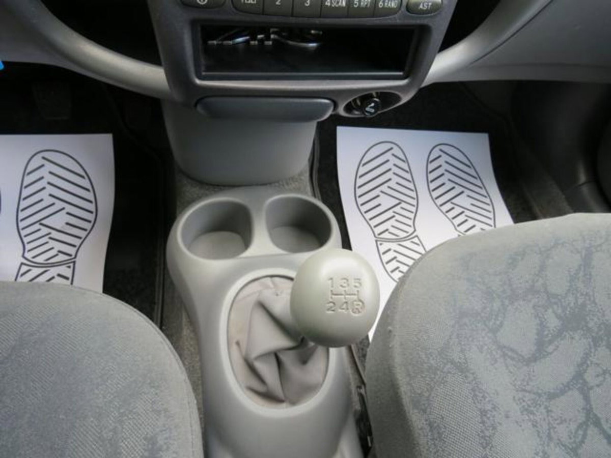 Toyota Yaris 16V cat 5 porte Sol '03 (11)