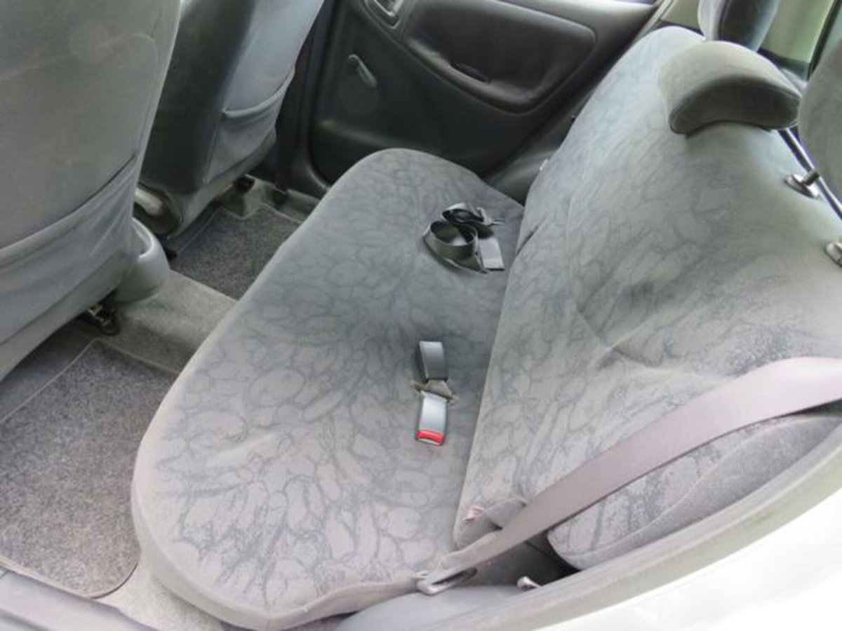 Toyota Yaris 16V cat 5 porte Sol '03 (17)
