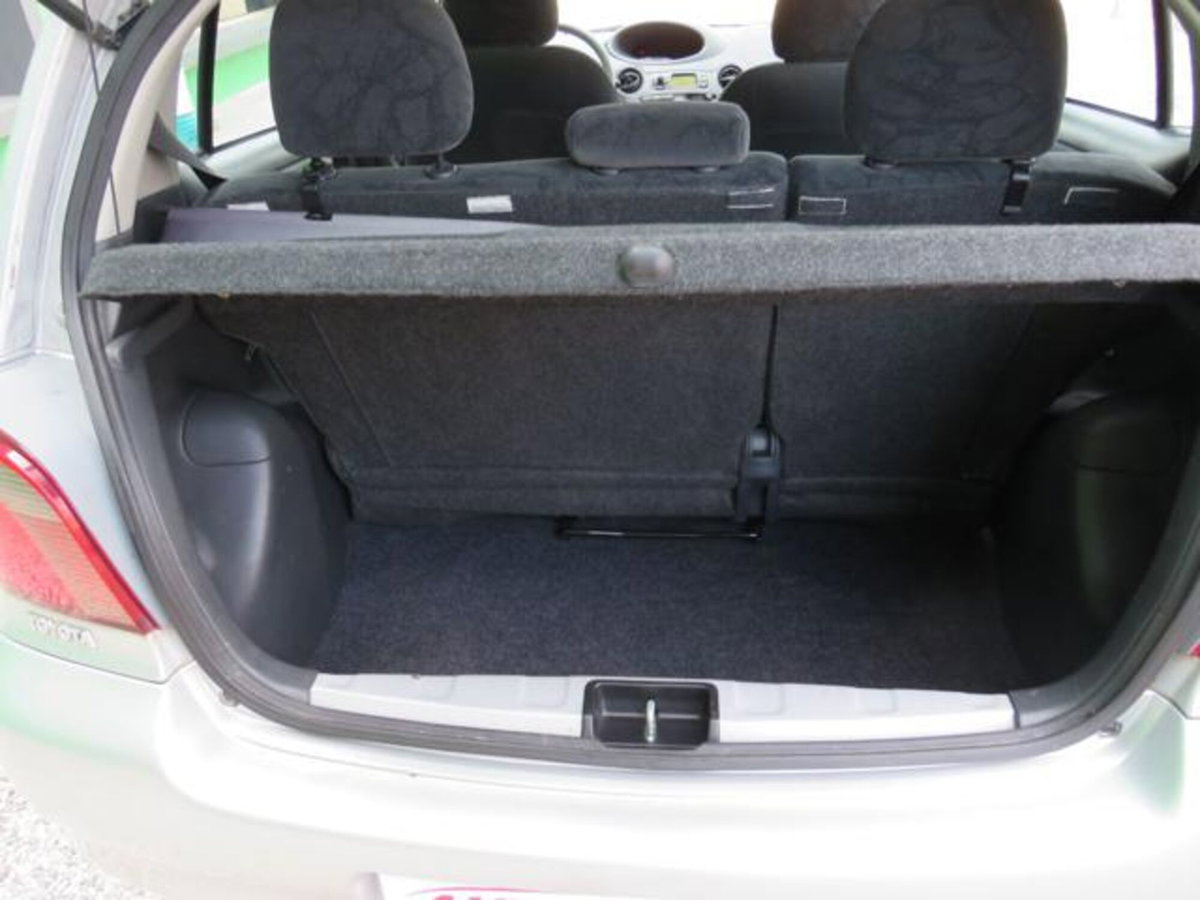 Toyota Yaris 16V cat 5 porte Sol '03 (18)