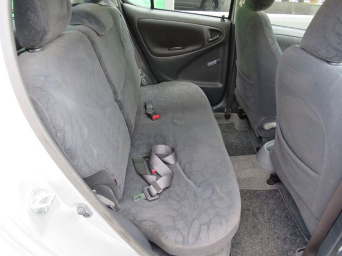 Toyota Yaris 16V cat 5 porte Sol '03 (20)
