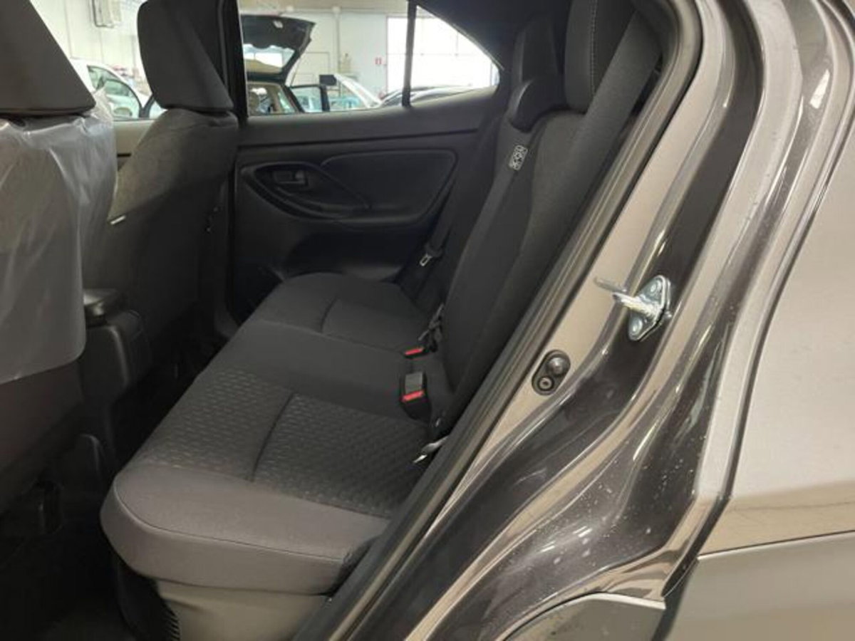 Toyota Yaris Cross 1.5h GR Sport Black Sky fwd 116cv e-cvt (12)