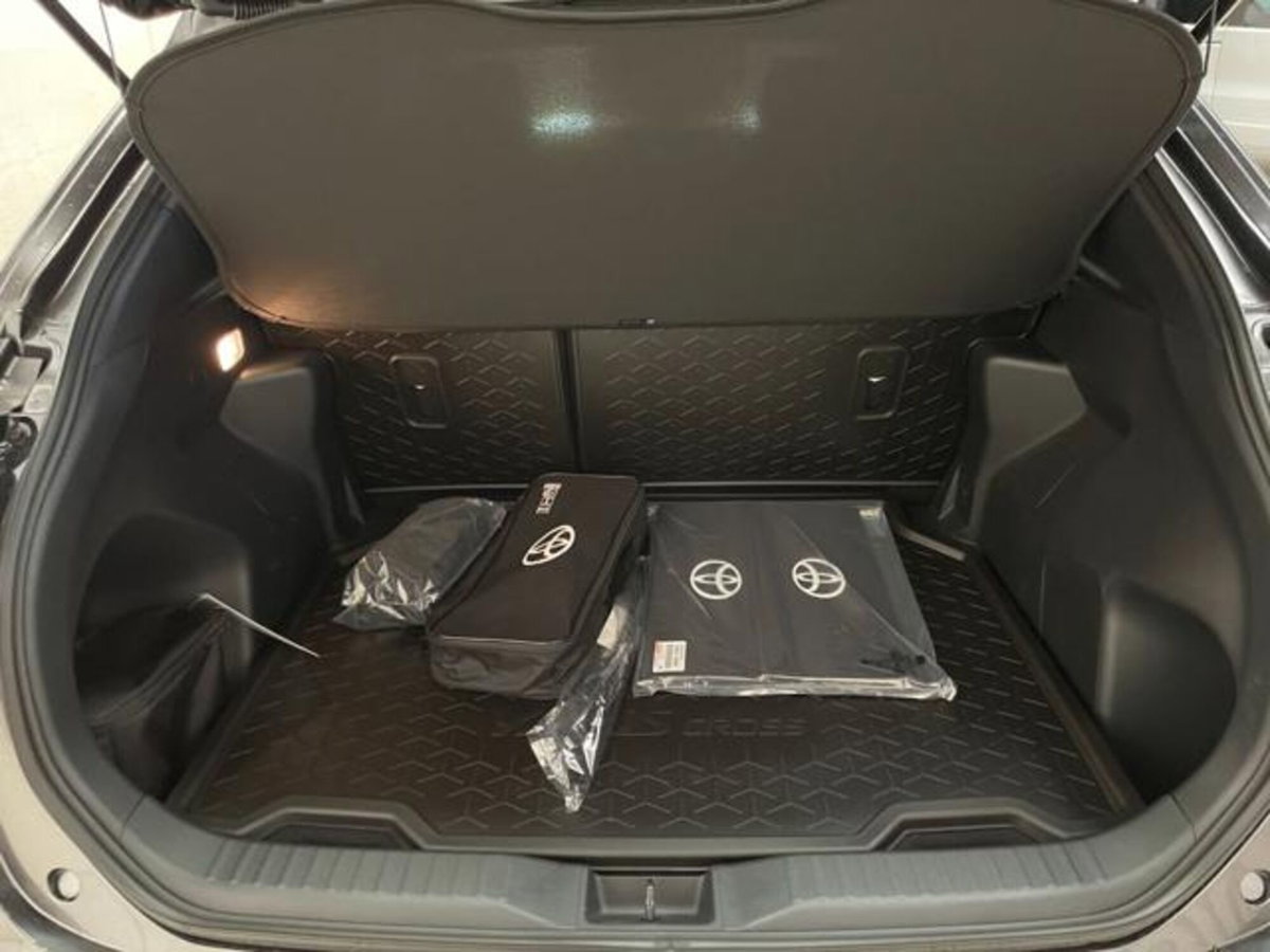 Toyota Yaris Cross 1.5h GR Sport Black Sky fwd 116cv e-cvt (13)