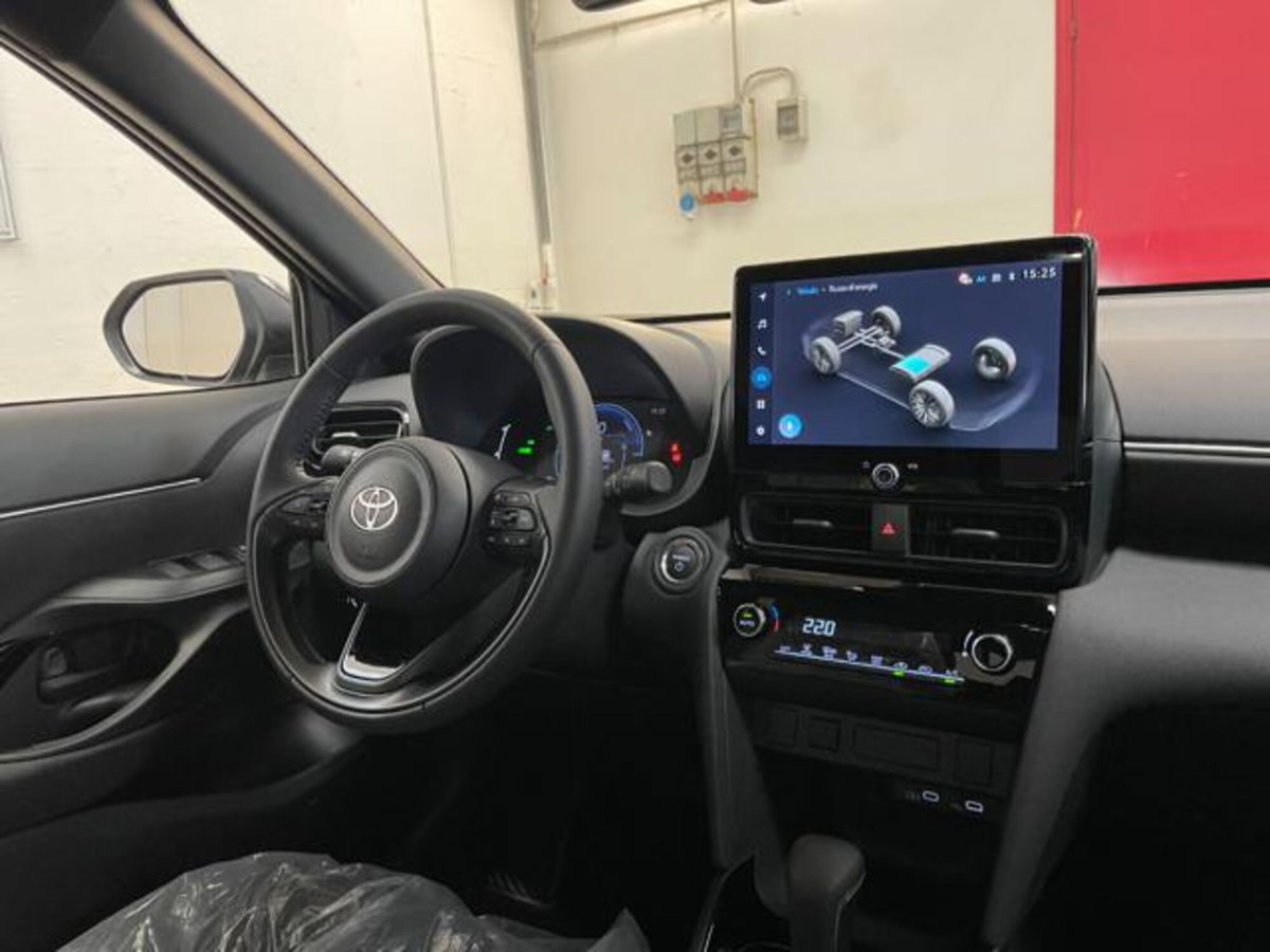 Toyota Yaris Cross 1.5h GR Sport Black Sky fwd 116cv e-cvt (17)