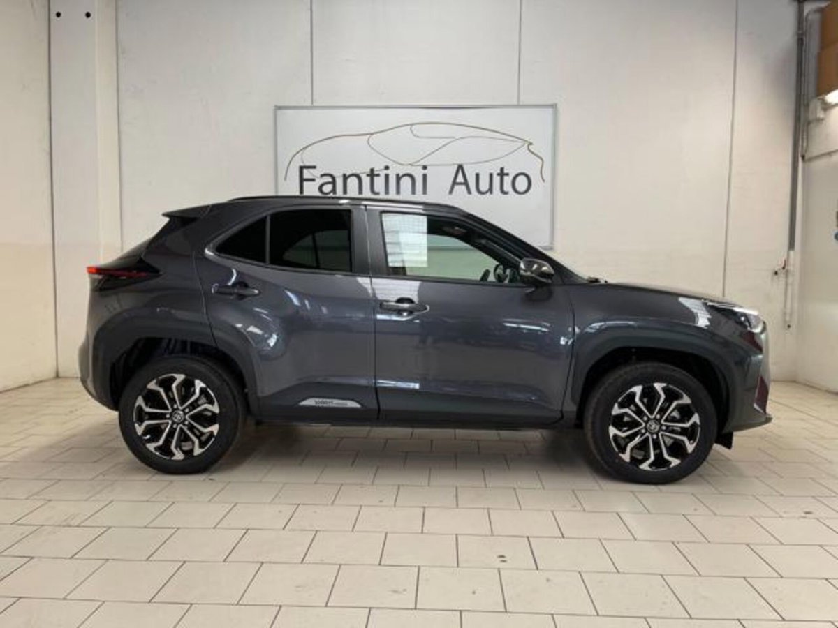 Toyota Yaris Cross 1.5h GR Sport Black Sky fwd 116cv e-cvt (2)