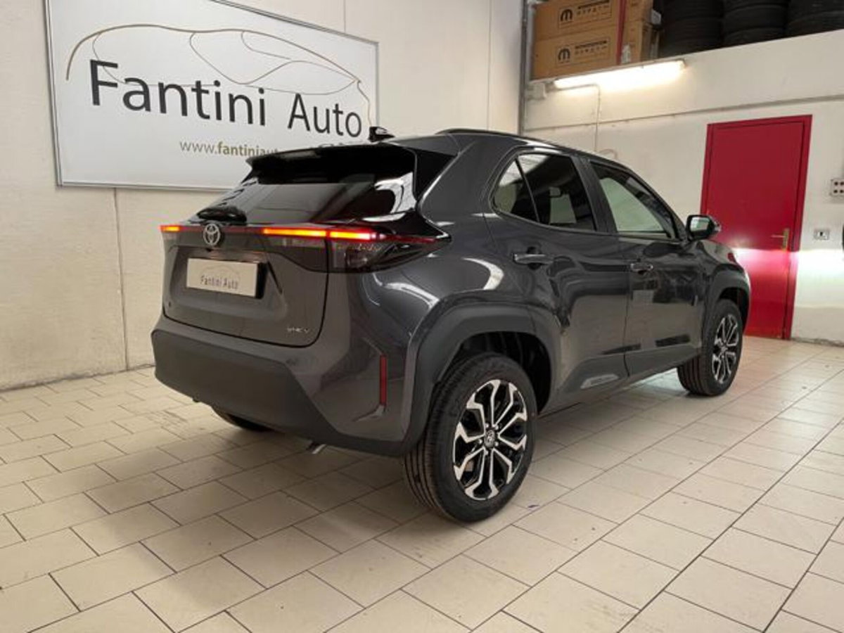 Toyota Yaris Cross 1.5h GR Sport Black Sky fwd 116cv e-cvt (3)