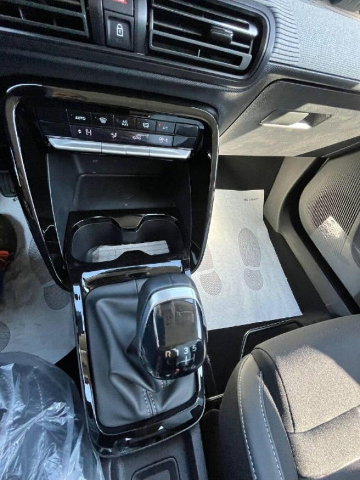 Citroen C3 1.2 puretech turbo Max 100cv s&s (14)