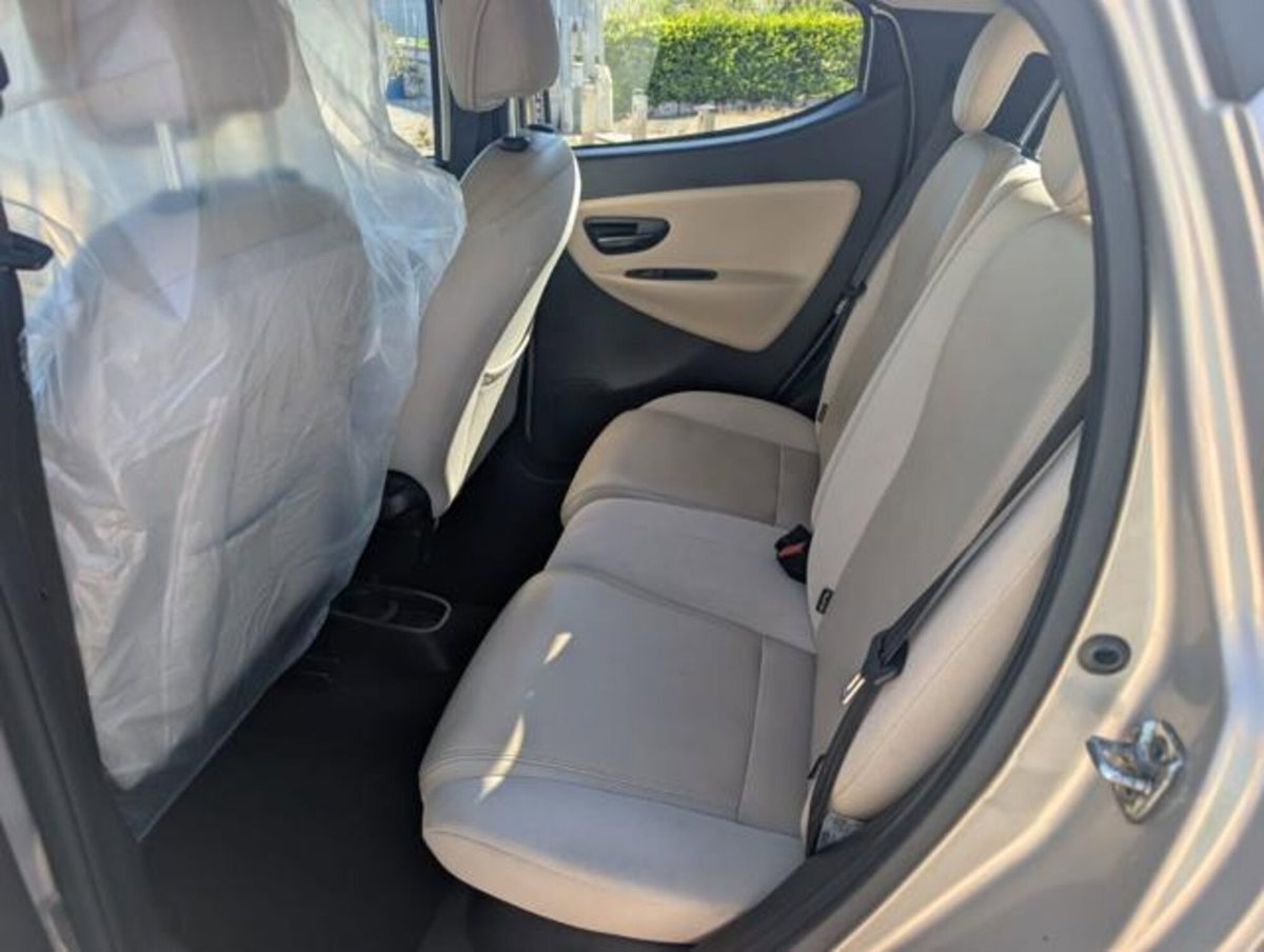 Lancia Ypsilon 1.2 69 CV 5 porte Platinum (10)