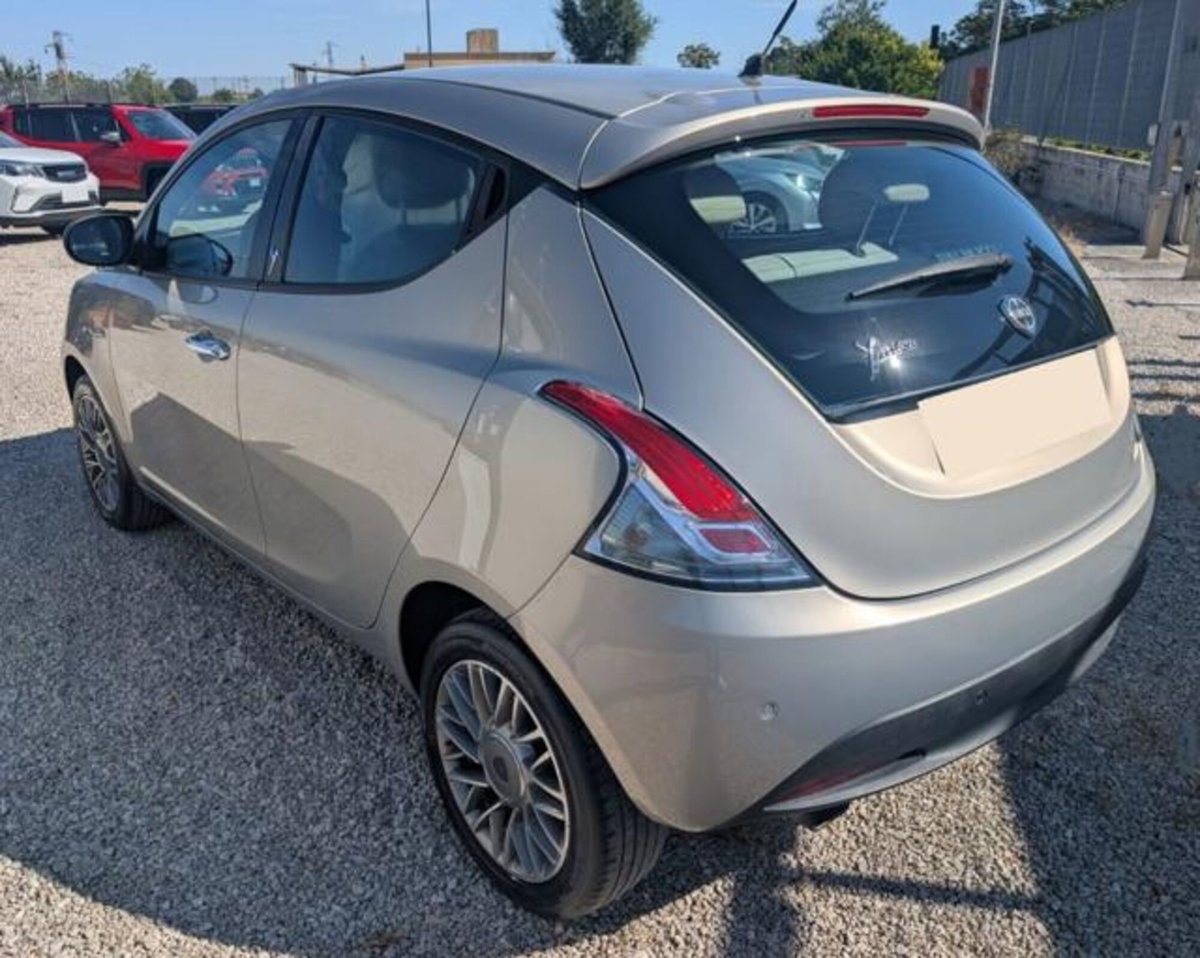 Lancia Ypsilon 1.2 69 CV 5 porte Platinum (4)