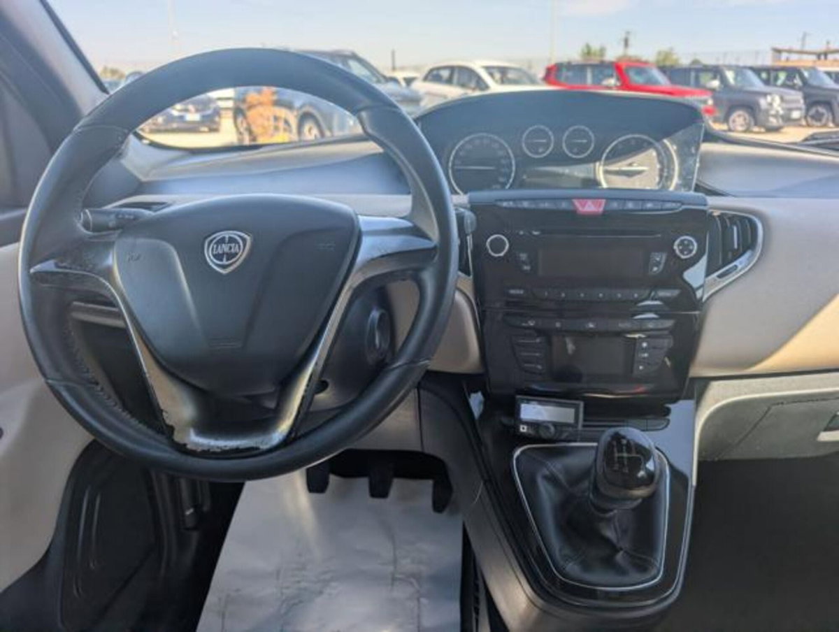 Lancia Ypsilon 1.2 69 CV 5 porte Platinum (6)