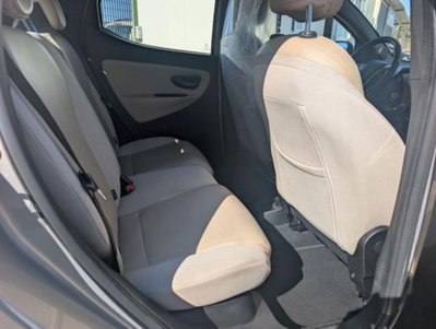 Lancia Ypsilon 1.2 69 CV 5 porte Platinum (8)