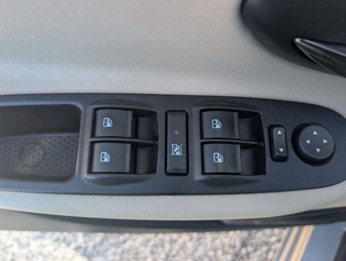 Lancia Ypsilon 1.2 69 CV 5 porte Platinum (9)