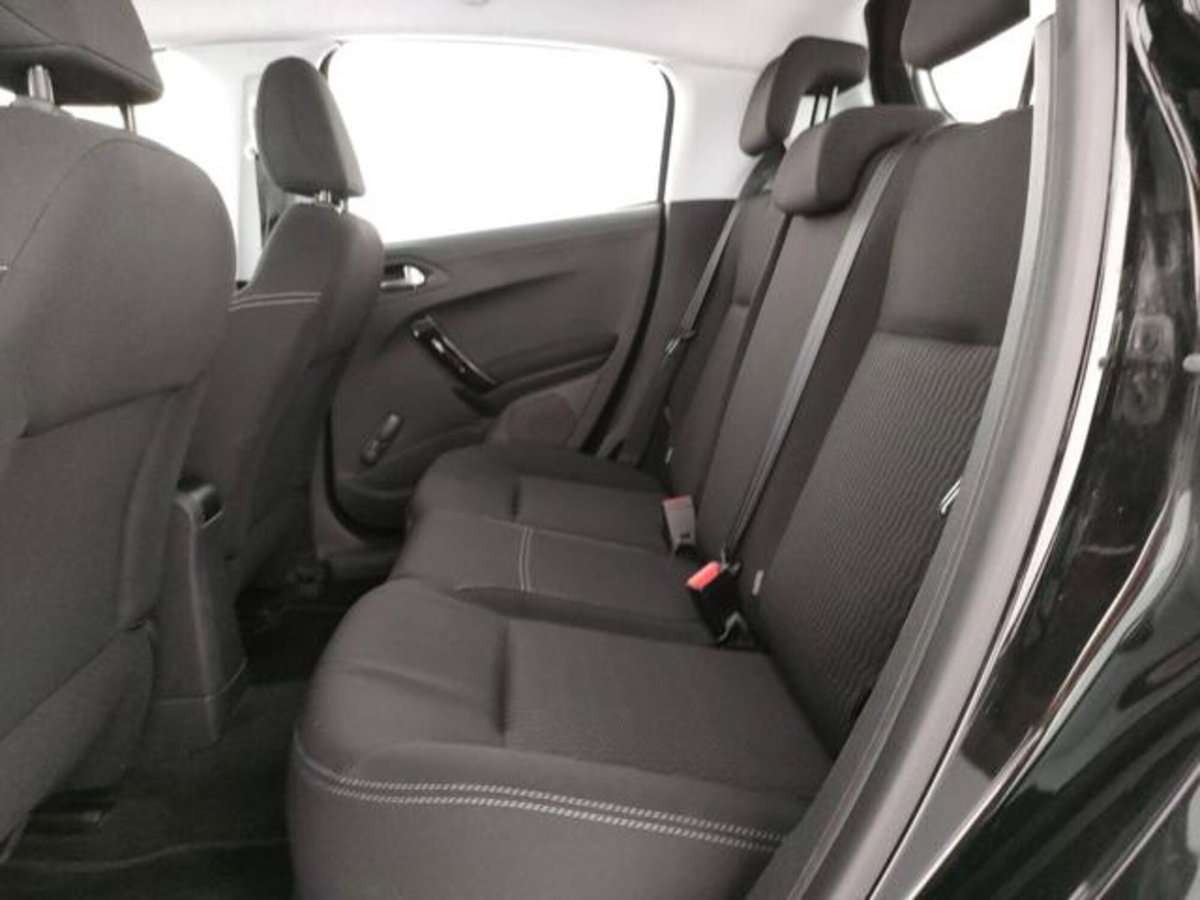 Peugeot 208 82 5 porte Active (16)