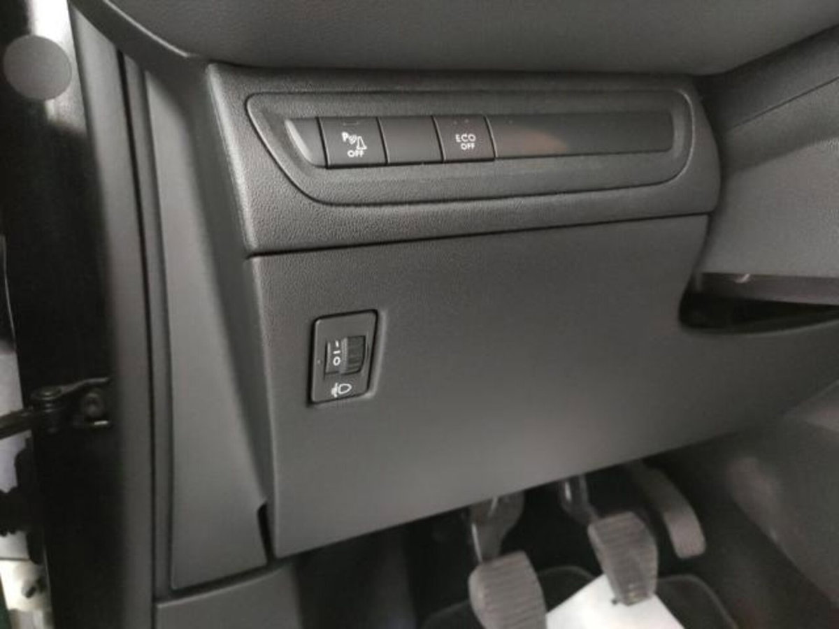 Peugeot 208 82 5 porte Active (9)