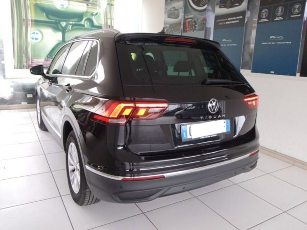 Volkswagen Tiguan 2.0 TDI 150 CV SCR DSG 4MOTION Life (3)